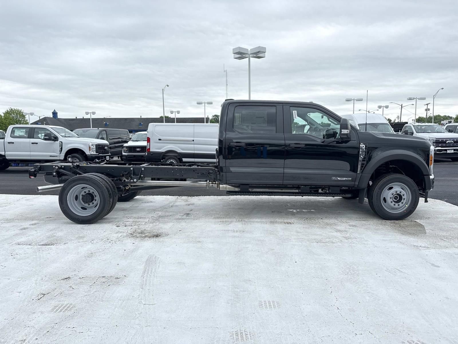 New 2026 Ford F550 4x4 Crew Cab Super Duty image 2