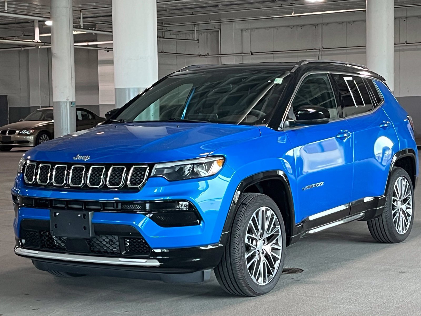 Used 2023 Jeep Compass Limited w/ Elite Group AWD/4WD image 4