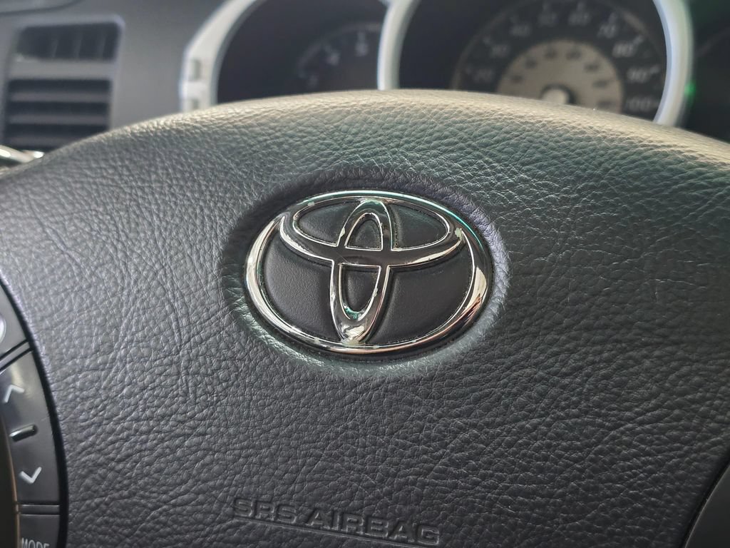 Used 2005 Toyota 4Runner SR5 AWD/4WD image 19