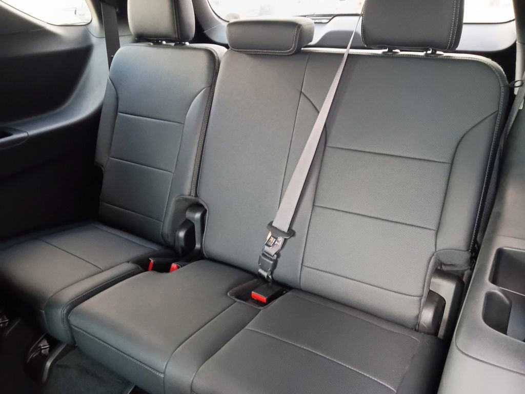 Used 2025 Chevrolet Traverse High Country image 5