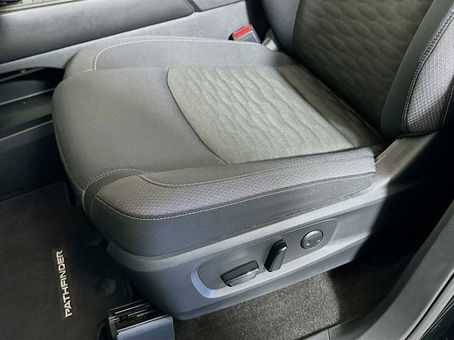 Used 2025 Nissan Pathfinder SV image 20