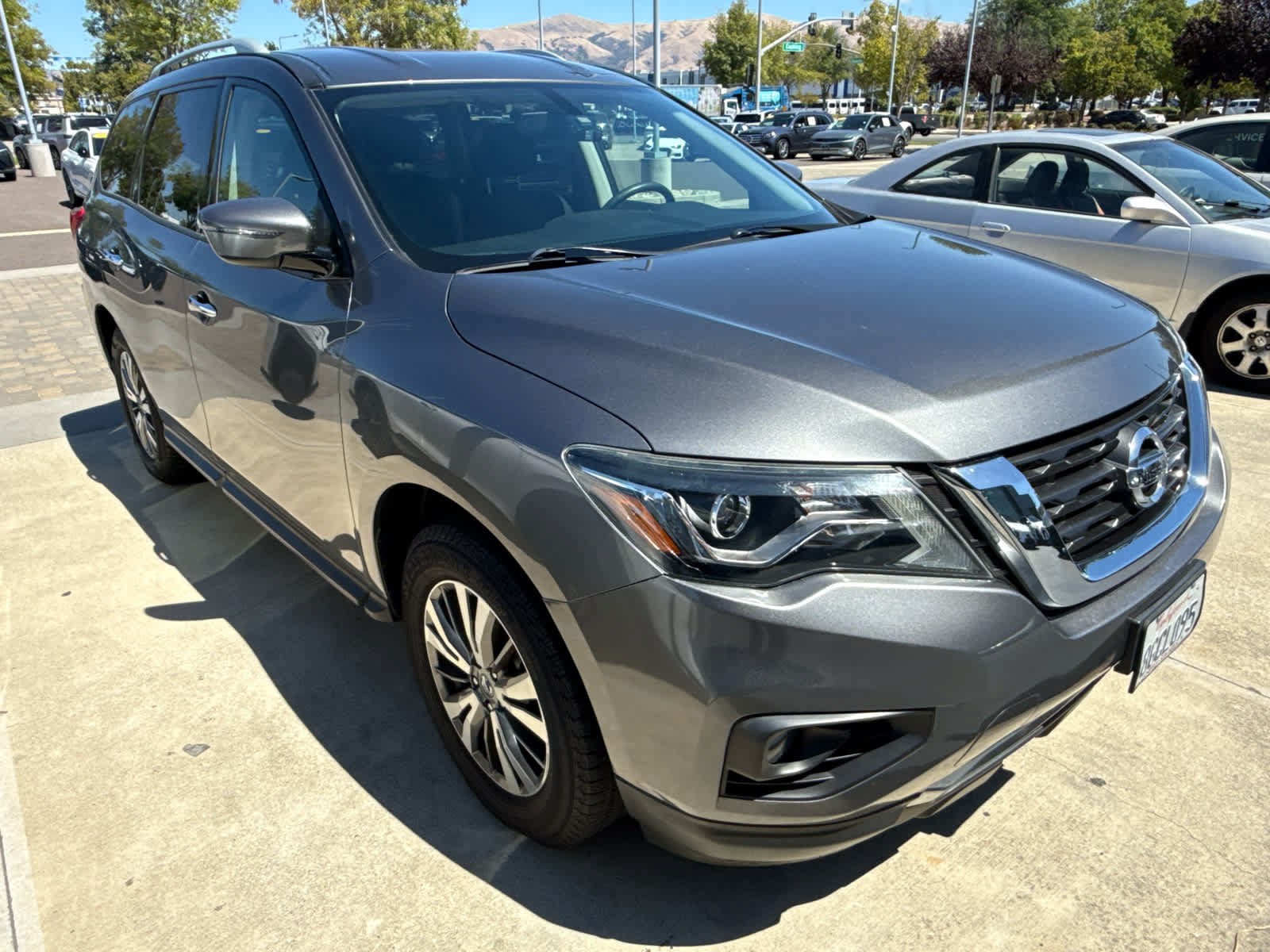 Used 2019 Nissan Pathfinder SV AWD/4WD image 3