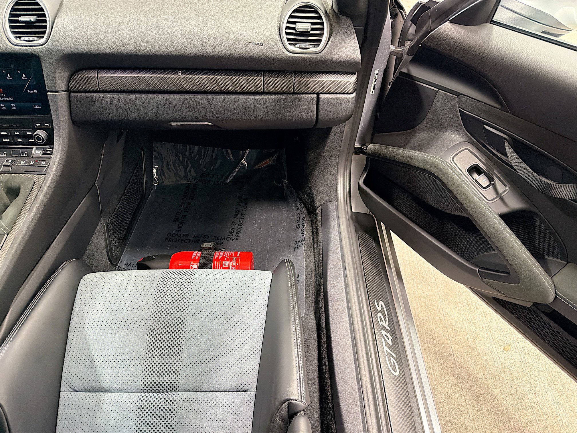 Used 2025 Porsche 718 Cayman GT4 RS w/ Chrono Package RWD image 17