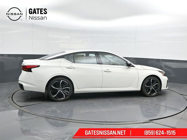 Used 2024 Nissan Altima 2.5 SR image 3