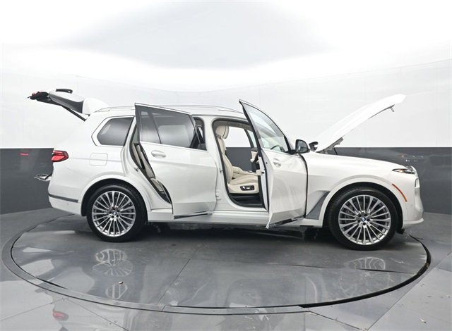 Used 2024 BMW X7 xDrive40i w/ Executive Package image 36
