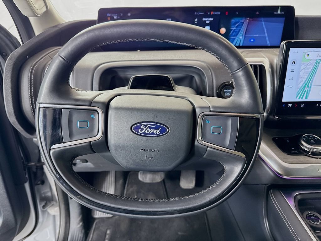 Used 2025 Ford Expedition Platinum image 12