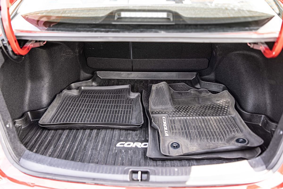 Used 2021 Toyota Corolla LE FWD image 17