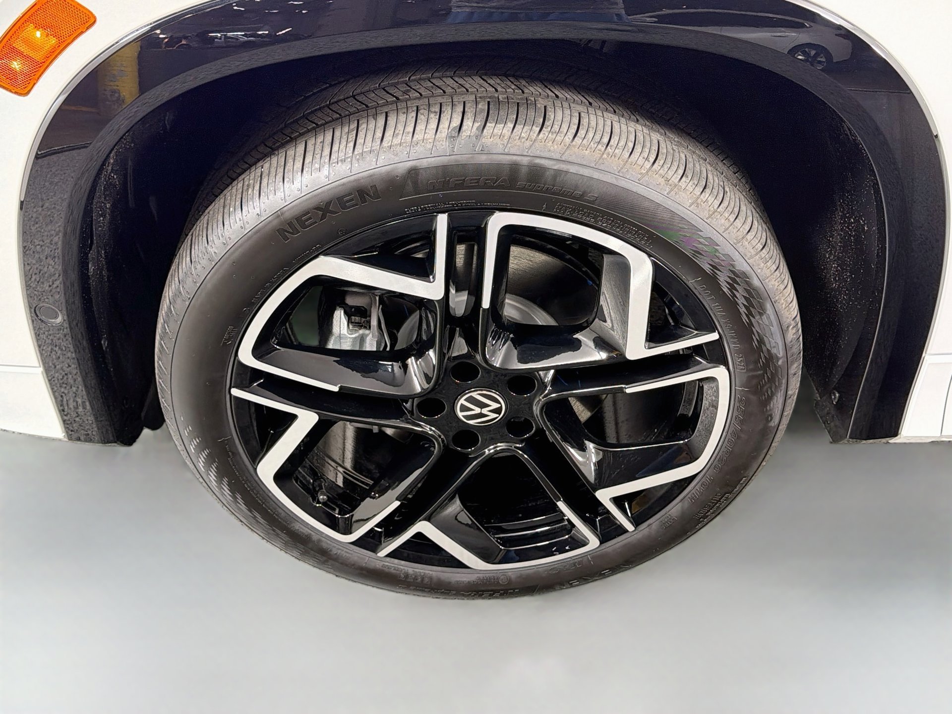 New 2027 Volkswagen Tiguan SEL R-Line AWD/4WD image 29