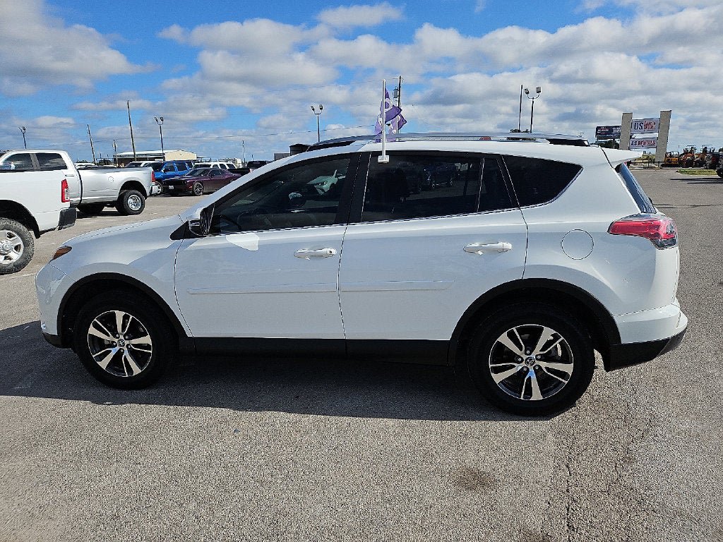Used 2017 Toyota RAV4 XLE FWD image 3