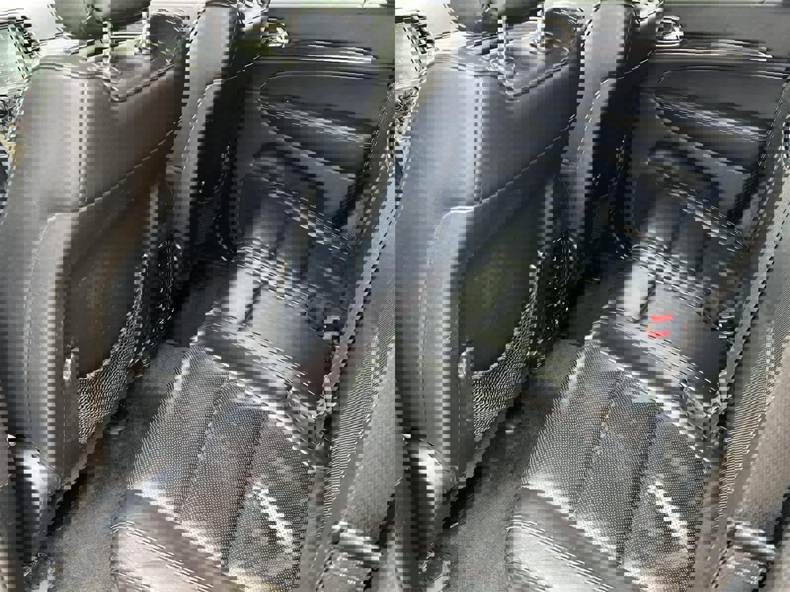 Used 2017 Jeep Grand Cherokee Overland w/ Jeep Active Safety Group image 19