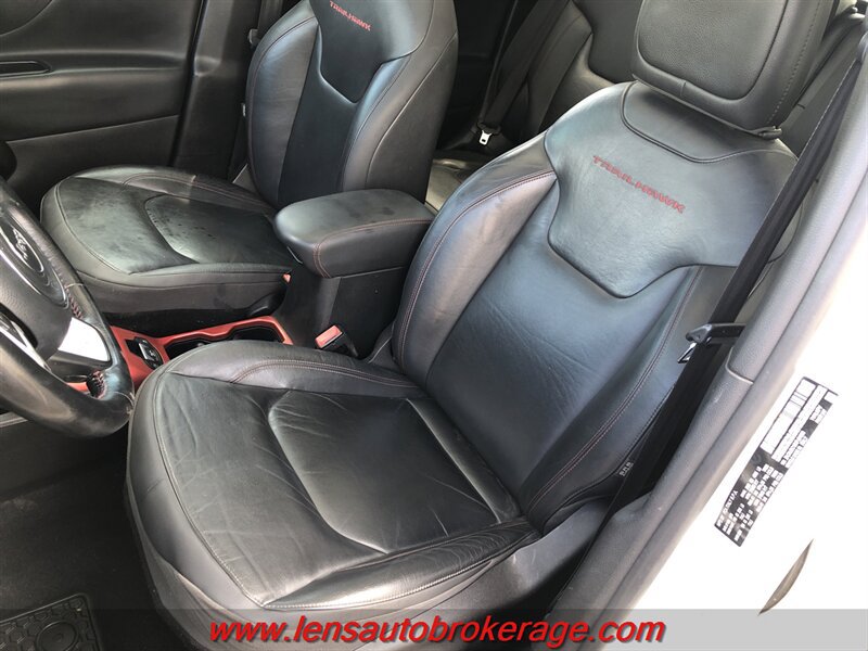 Used 2019 Jeep Renegade Trailhawk AWD/4WD image 12
