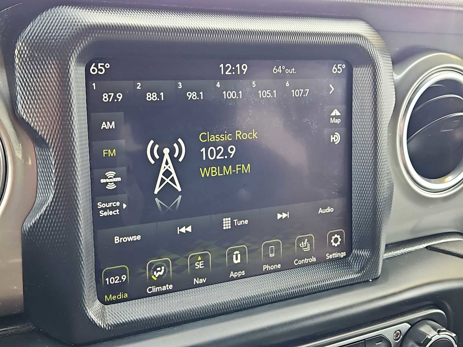 Used 2022 Jeep Wrangler Unlimited Sahara w/ LED Lighting Group image 28