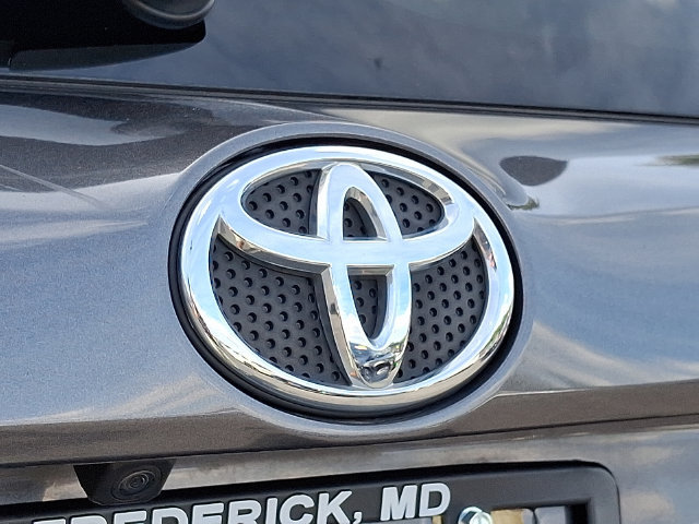 Used 2018 Toyota RAV4 XLE AWD/4WD image 32