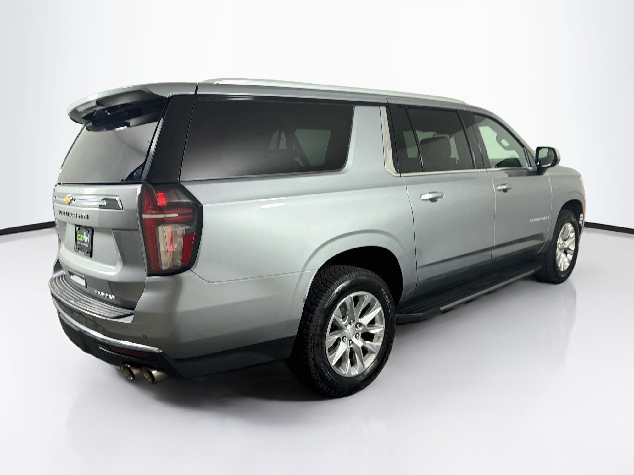 Used 2023 Chevrolet Suburban Premier RWD image 9