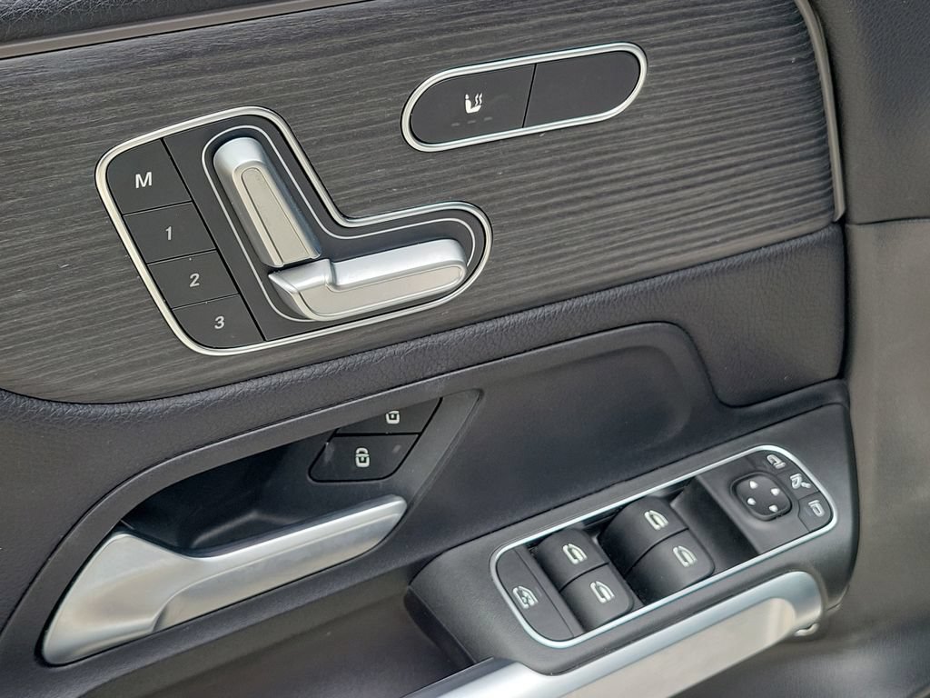Used 2023 Mercedes-Benz GLB 250 4MATIC w/ Premium Package image 20