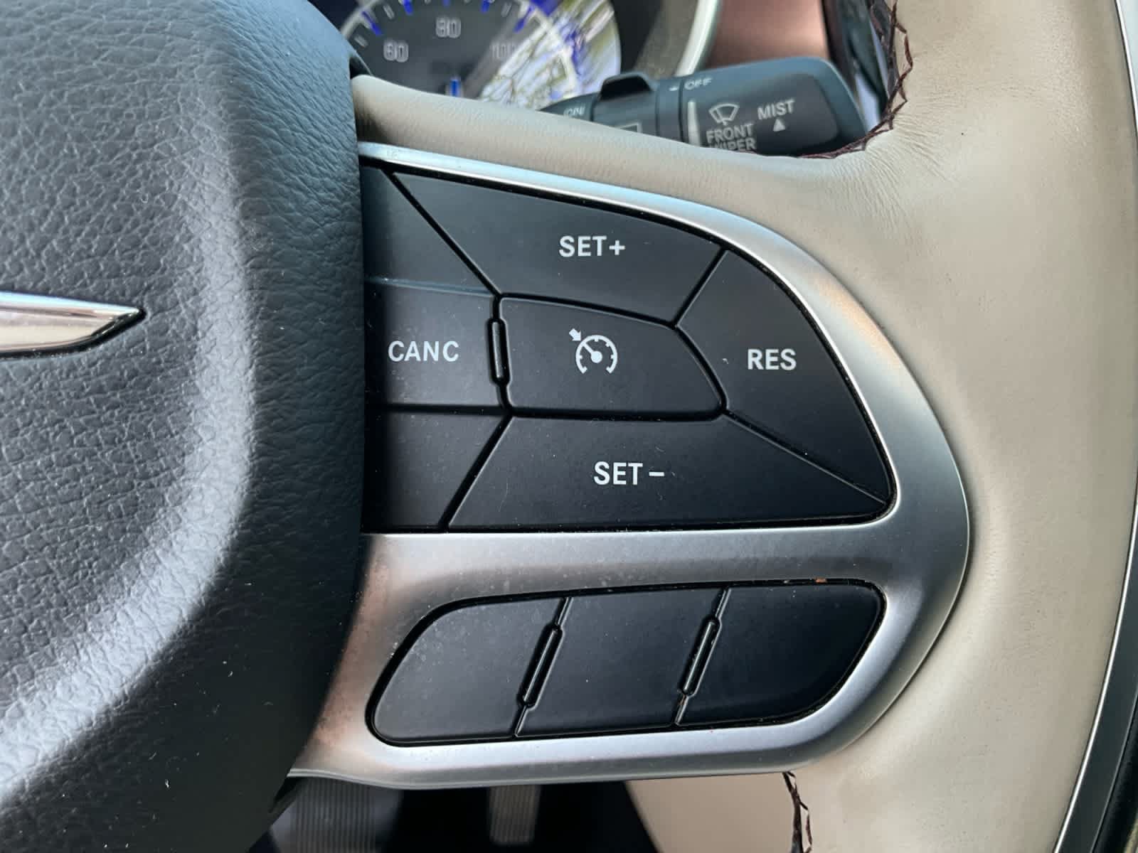 Used 2018 Chrysler Pacifica Limited FWD image 22