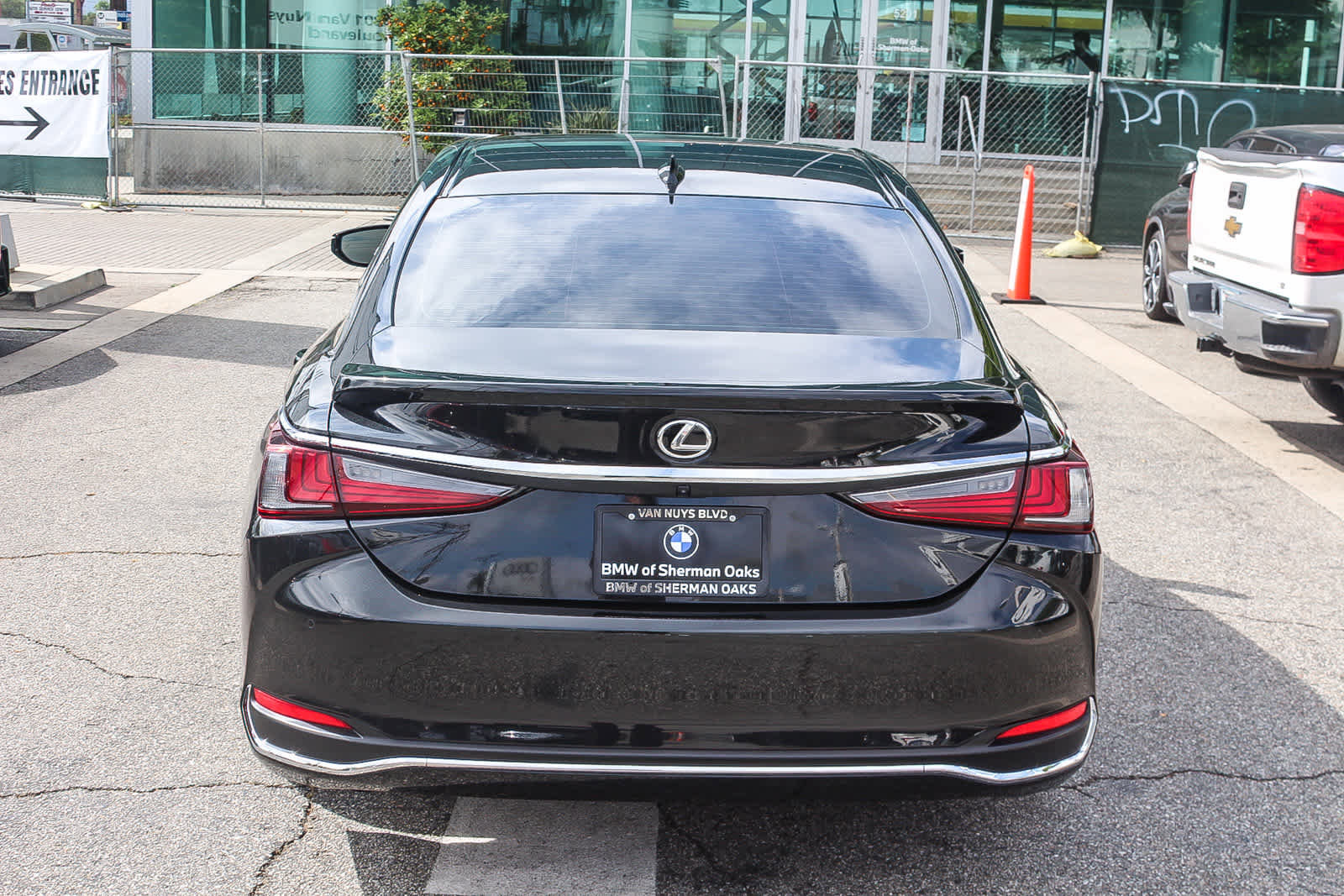 Used 2025 Lexus ES 300h w/ Premium Package image 9