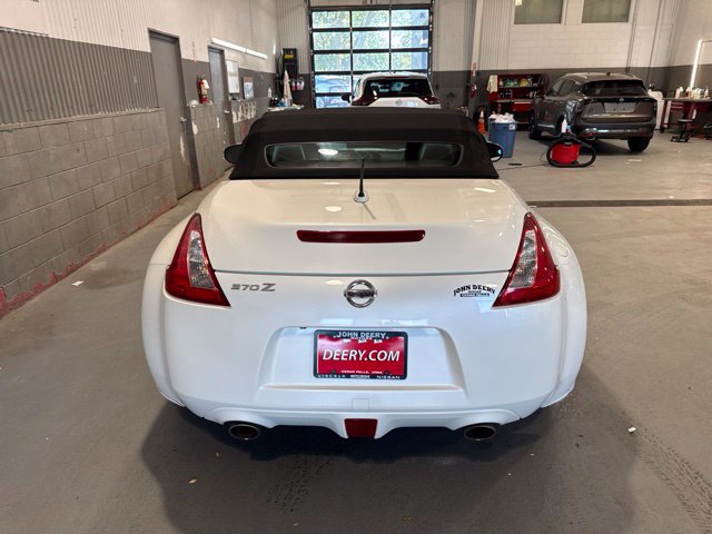 Used 2016 Nissan 370Z Touring Sport RWD image 5