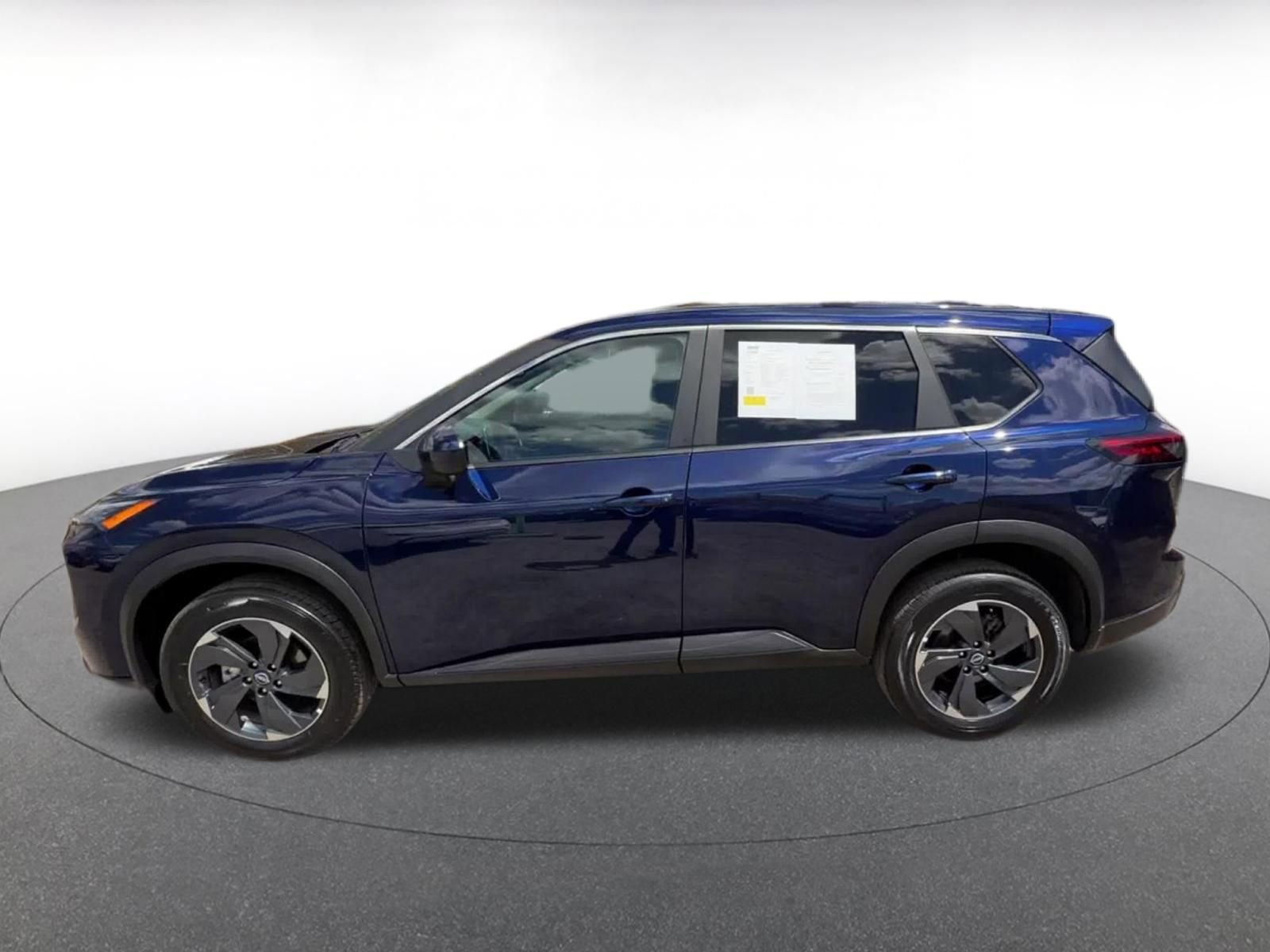 Used 2025 Nissan Rogue SV FWD image 9