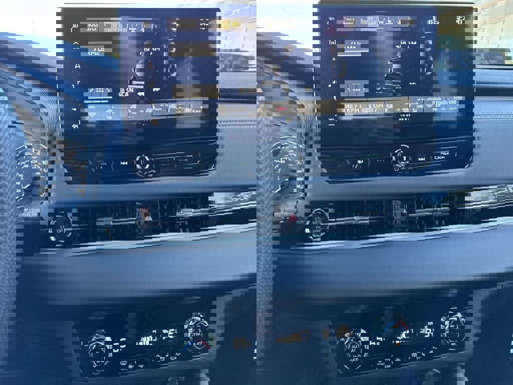 New 2025 Mitsubishi Outlander SE image 16