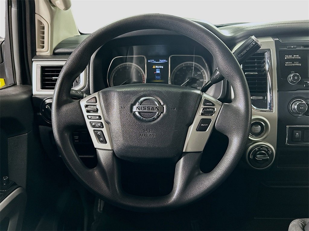 Used 2018 Nissan Titan SV image 12