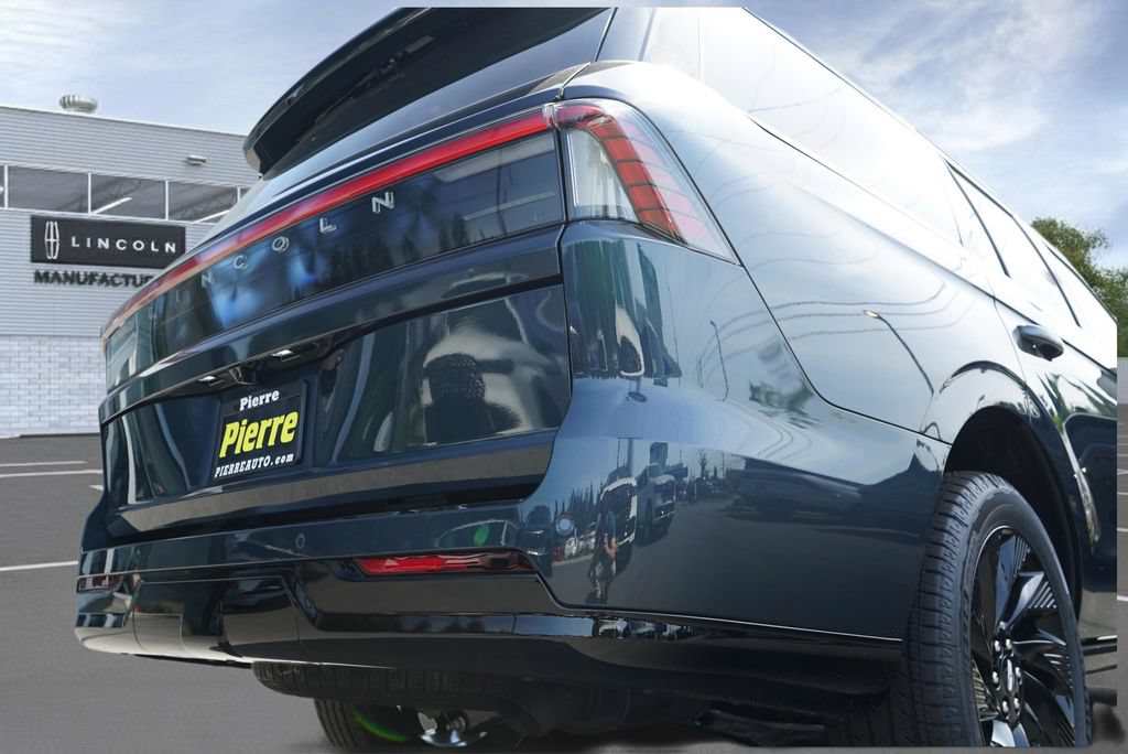 New 2026 Lincoln Navigator Reserve w/ Jet Appearance Package AWD/4WD image 31