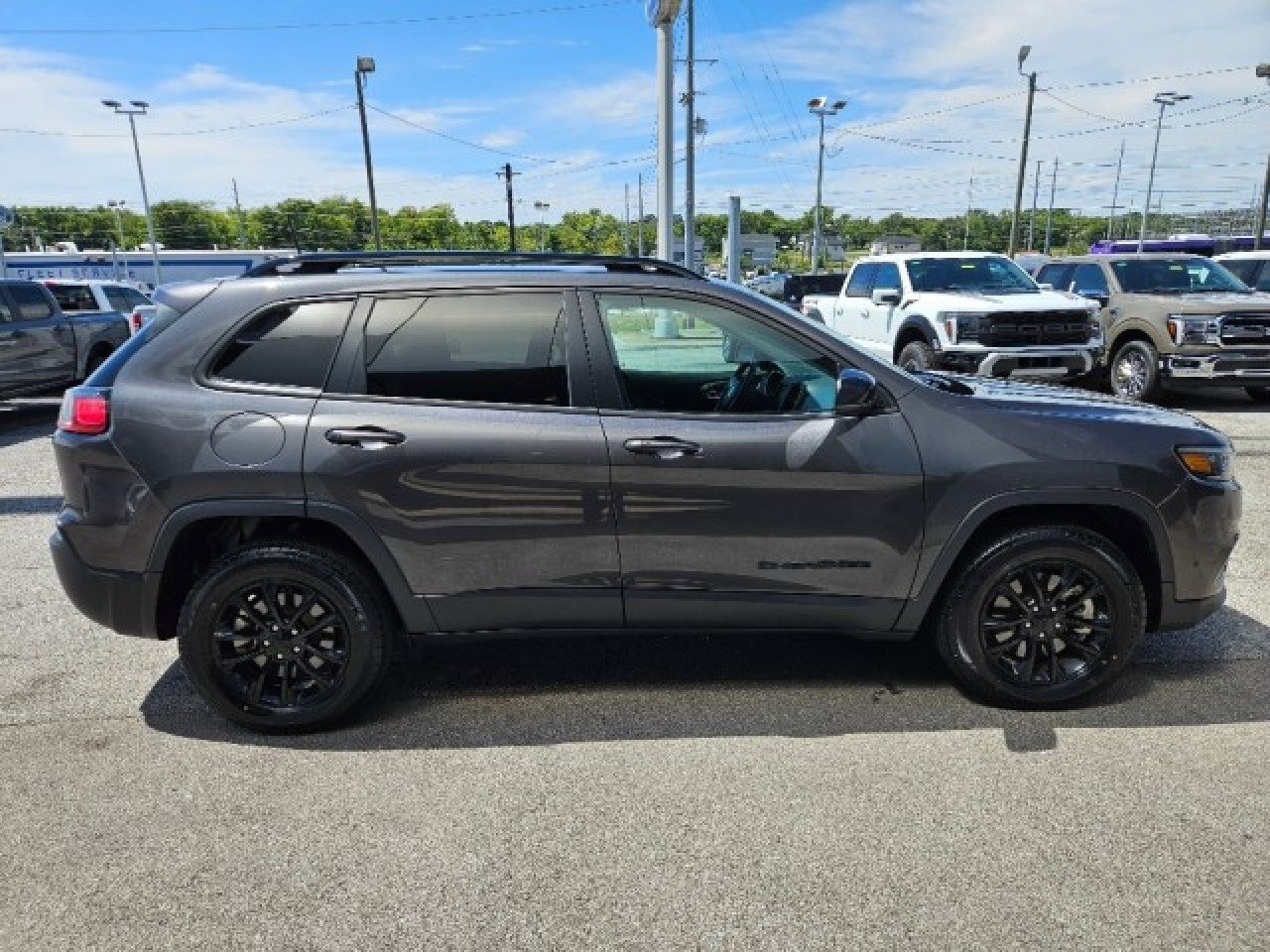 Used 2023 Jeep Cherokee Altitude Lux image 6