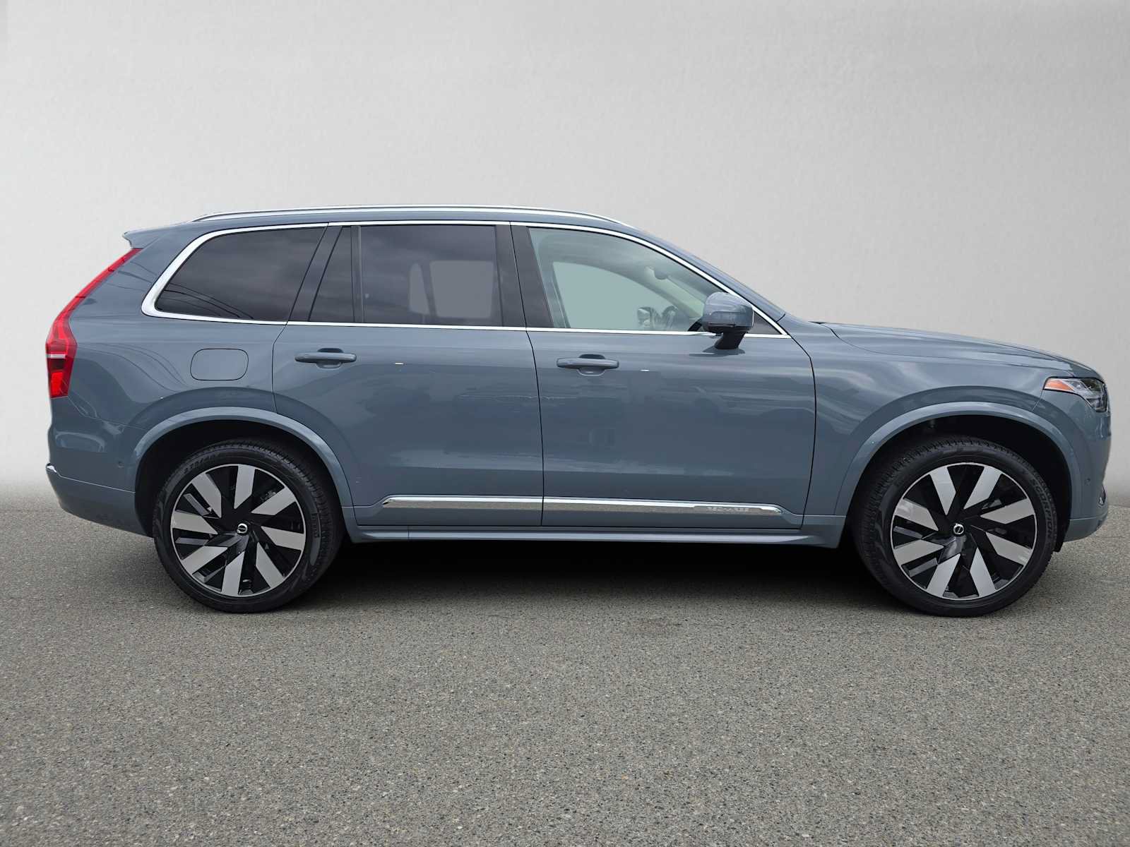 Used 2023 Volvo XC90 T8 Ultimate w/ Lounge Package AWD/4WD image 3