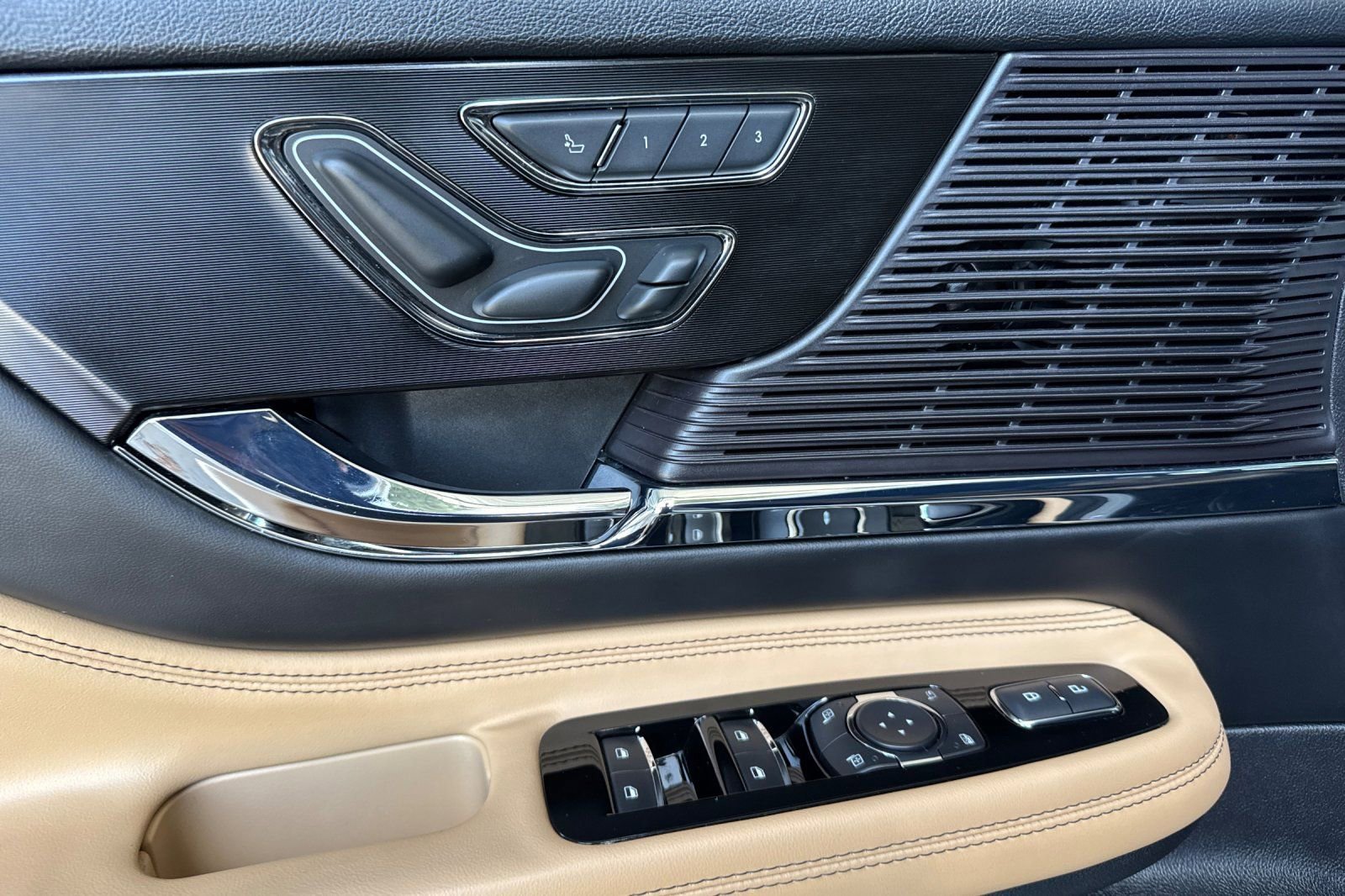 Certified 2022 Lincoln Corsair Grand Touring w/ Elements Technology Bundle image 11