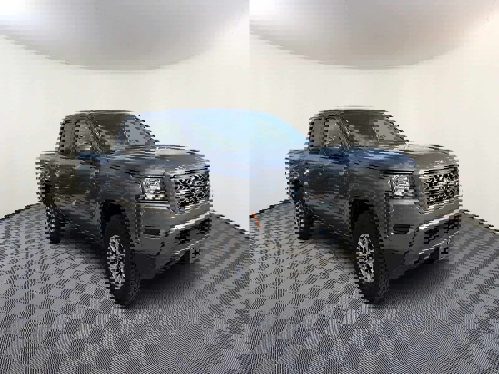 Used 2024 Nissan Frontier SV image 4