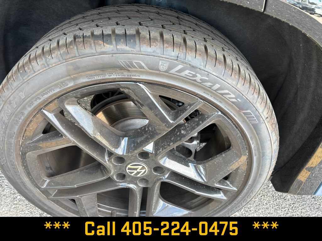Used 2025 Volkswagen Tiguan SE R-Line FWD image 5