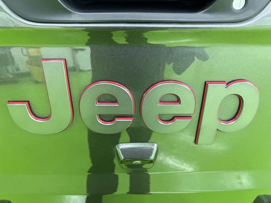 Used 2023 Jeep Gladiator Rubicon w/ LED Lighting Group AWD/4WD image 12
