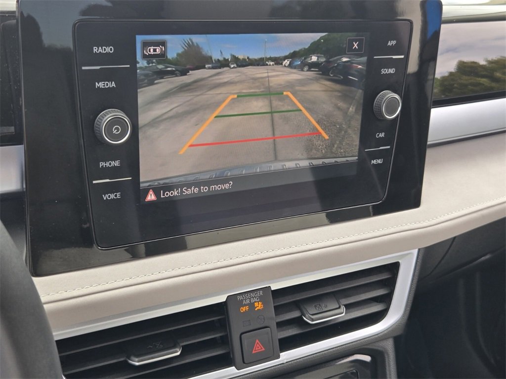 Certified 2025 Volkswagen Taos SE image 23