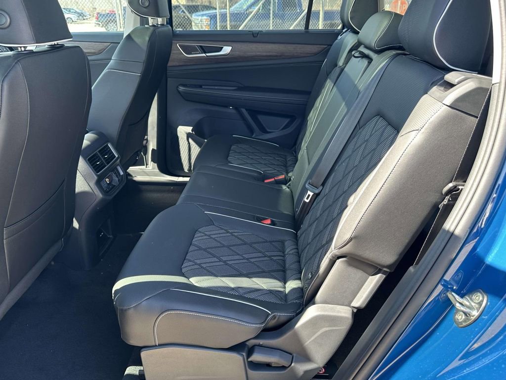 New 2025 Volkswagen Atlas SEL Premium R-Line image 11