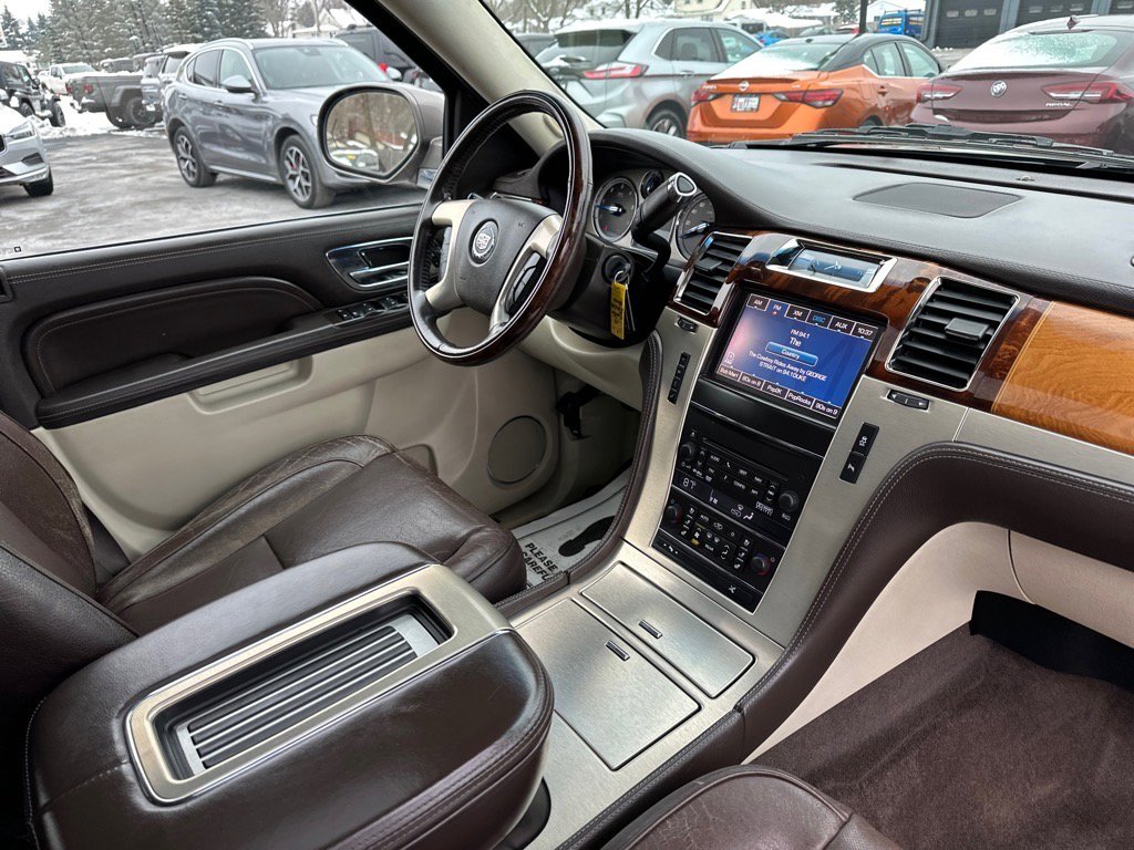 Used 2014 Cadillac Escalade Platinum image 21