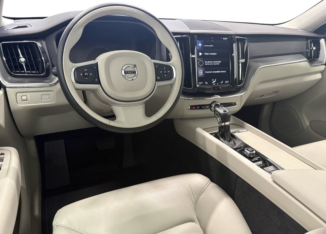 Used 2019 Volvo XC60 T5 Momentum w/ Multimedia Package AWD/4WD image 16