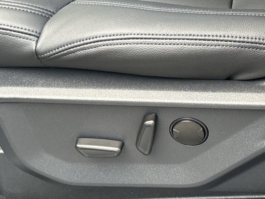 Used 2025 Ford Expedition Active RWD image 28