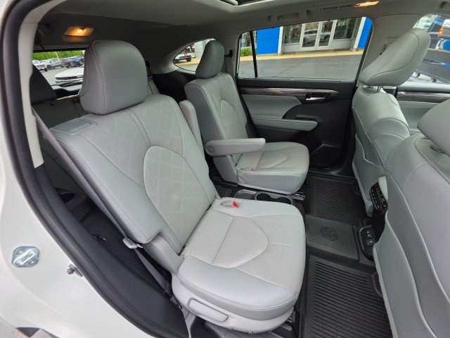 Used 2023 Toyota Highlander Platinum AWD/4WD image 16