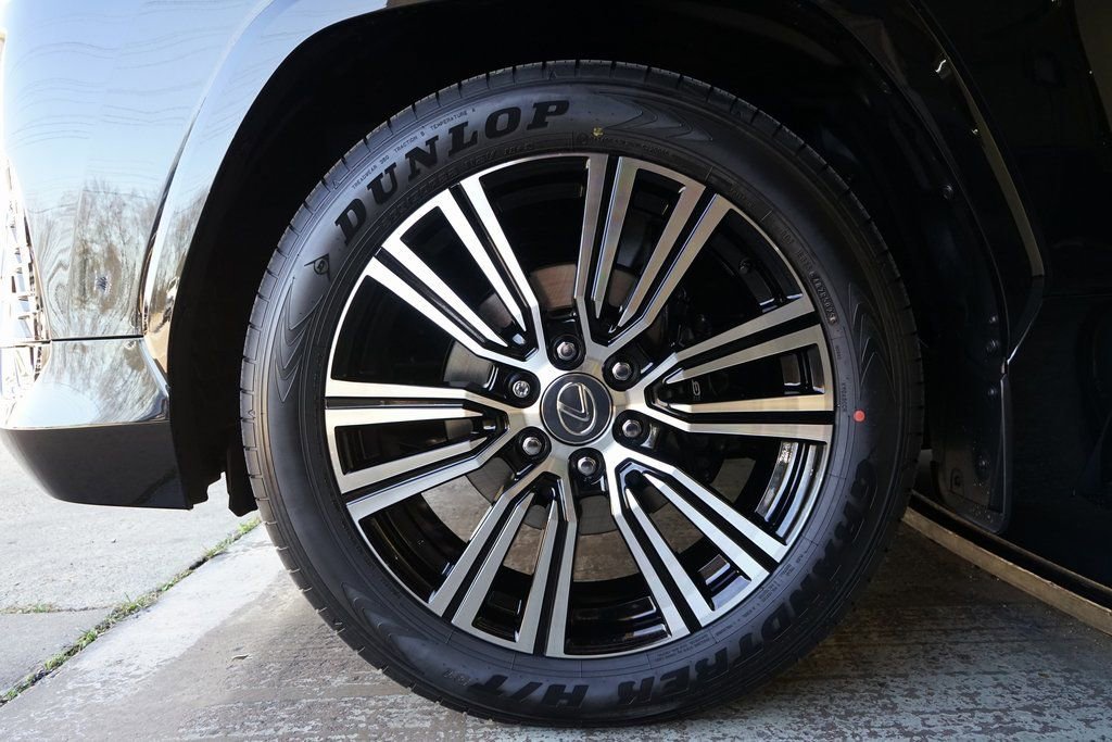 Used 2026 Lexus LX 600 4WD w/ Appearance Package image 39