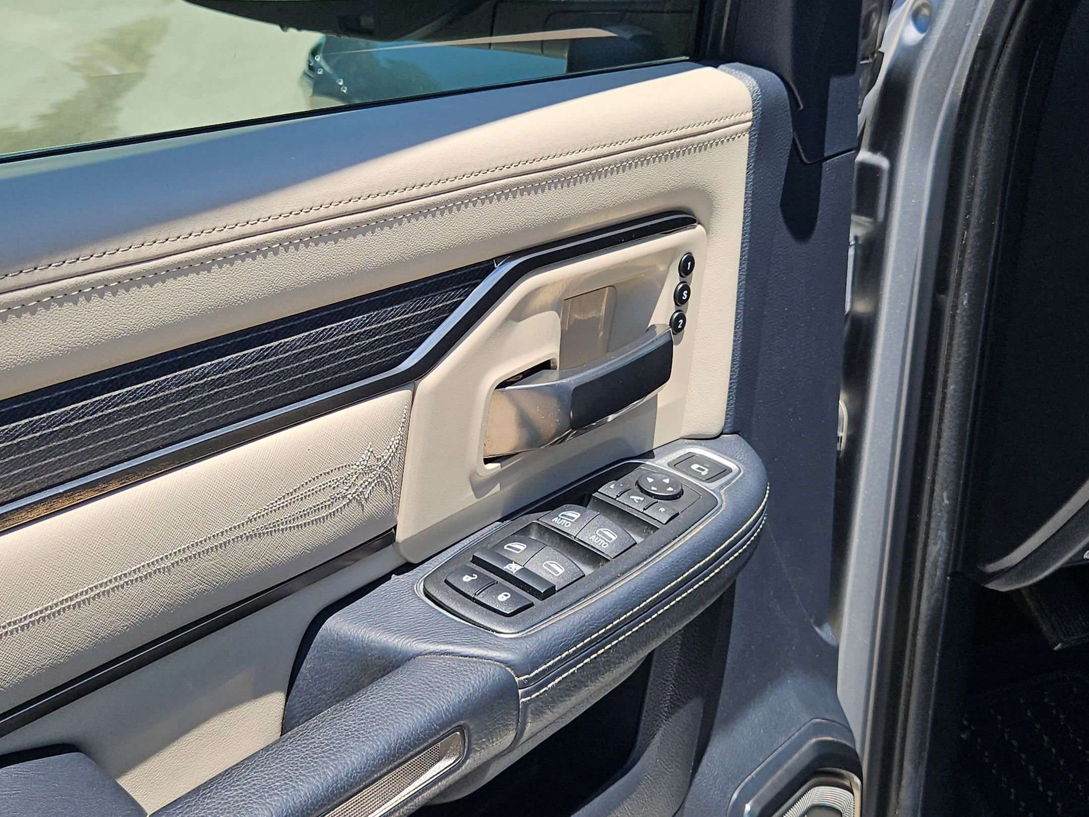 Used 2019 RAM 2500 Limited AWD/4WD image 12