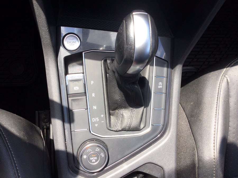 Used 2020 Volkswagen Tiguan SE w/ Panoramic Sunroof Package AWD/4WD image 37
