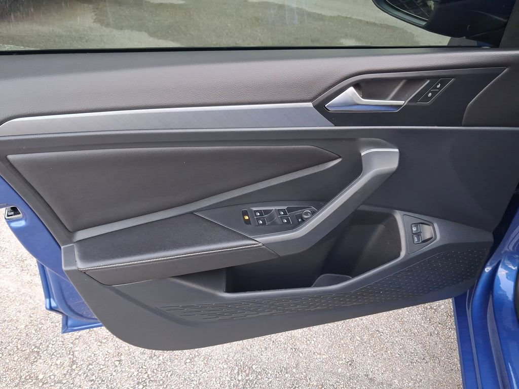 Used 2023 Volkswagen Jetta SE w/ Panoramic Sunroof Package image 16