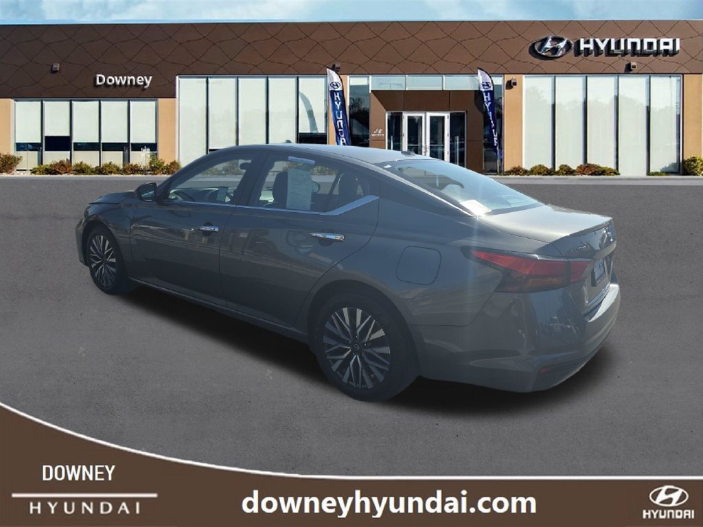 Used 2025 Nissan Altima 2.5 SV FWD image 3
