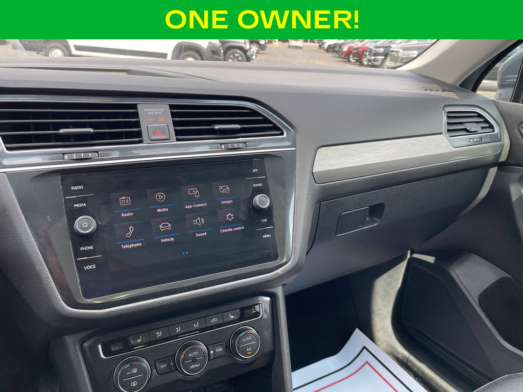 Used 2018 Volkswagen Tiguan SEL AWD/4WD image 18
