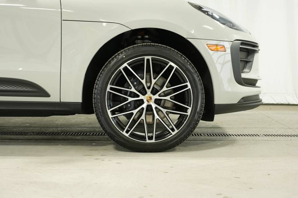 New 2026 Porsche Macan AWD/4WD image 40