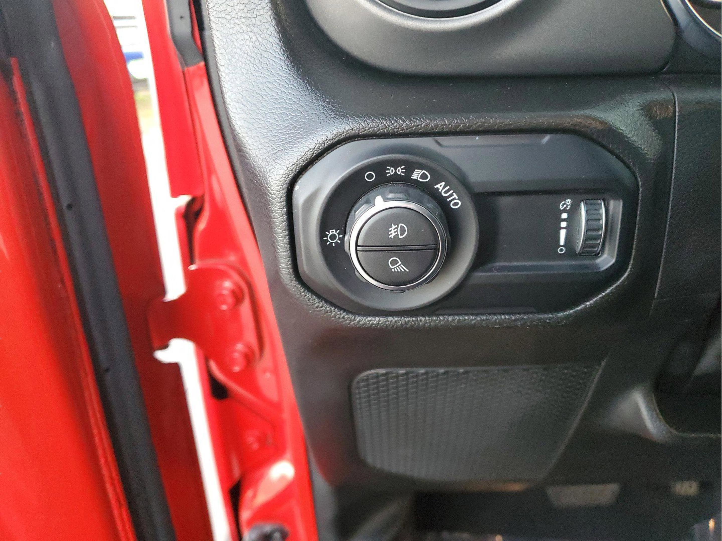 Certified 2023 Jeep Gladiator Sport AWD/4WD image 32