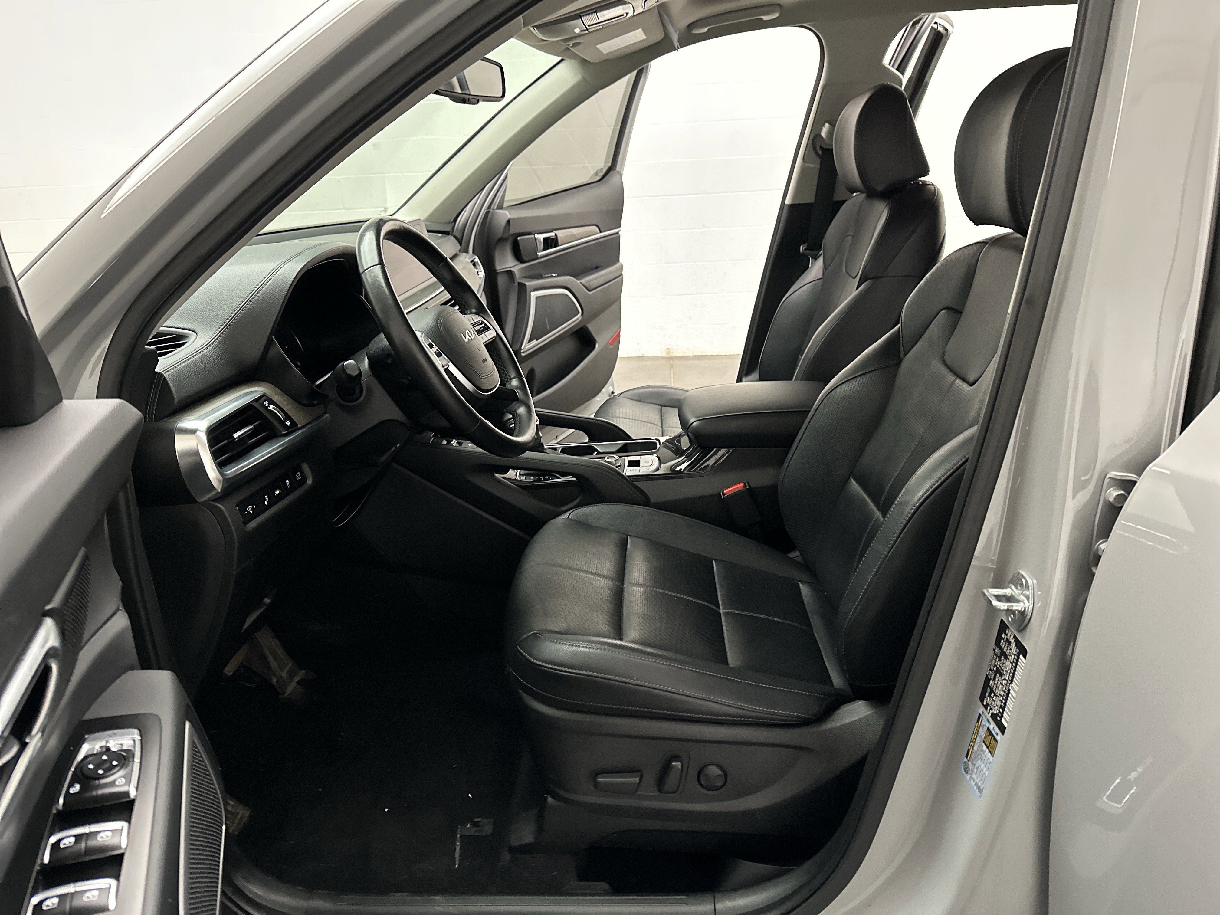 Used 2022 Kia Telluride EX w/ EX Premium Package image 17