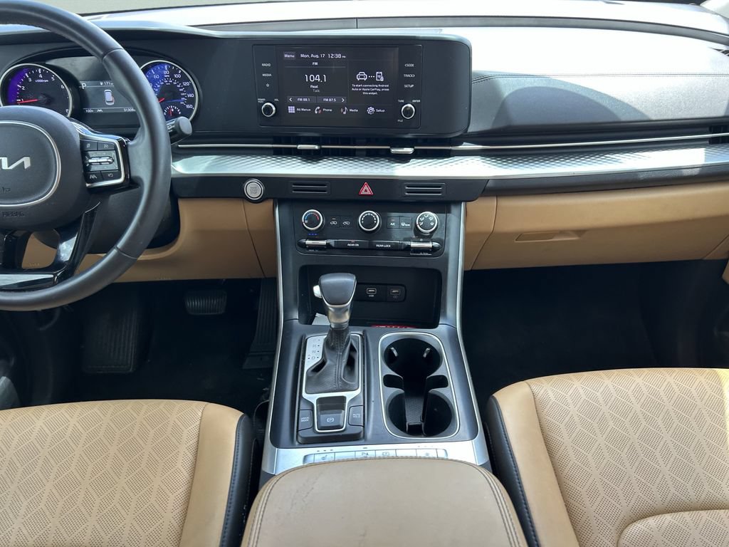 Used 2024 Kia Carnival LX FWD image 19