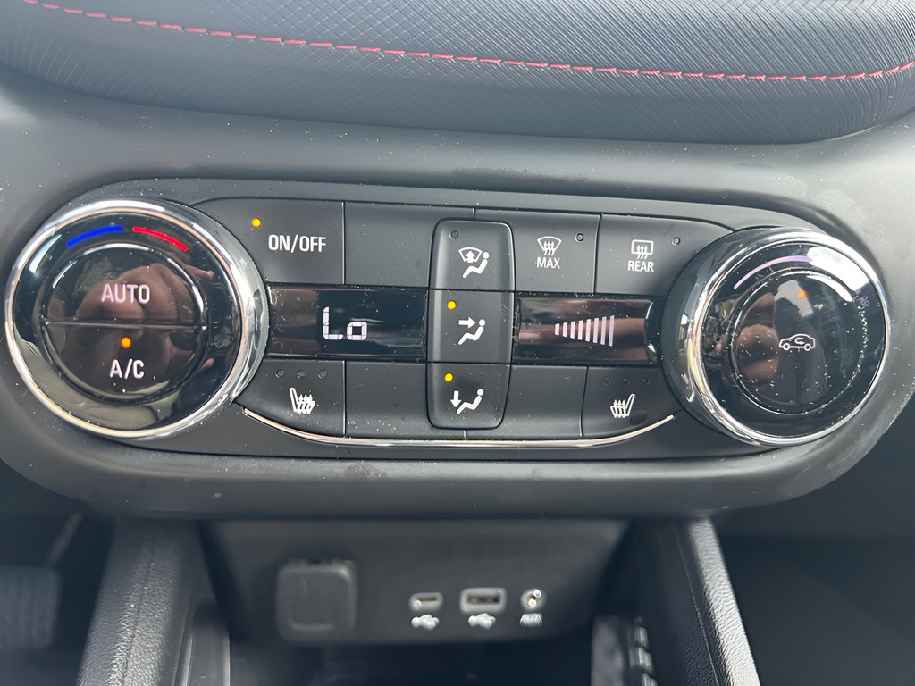 Used 2021 Chevrolet TrailBlazer RS w/ Convenience Package FWD image 27