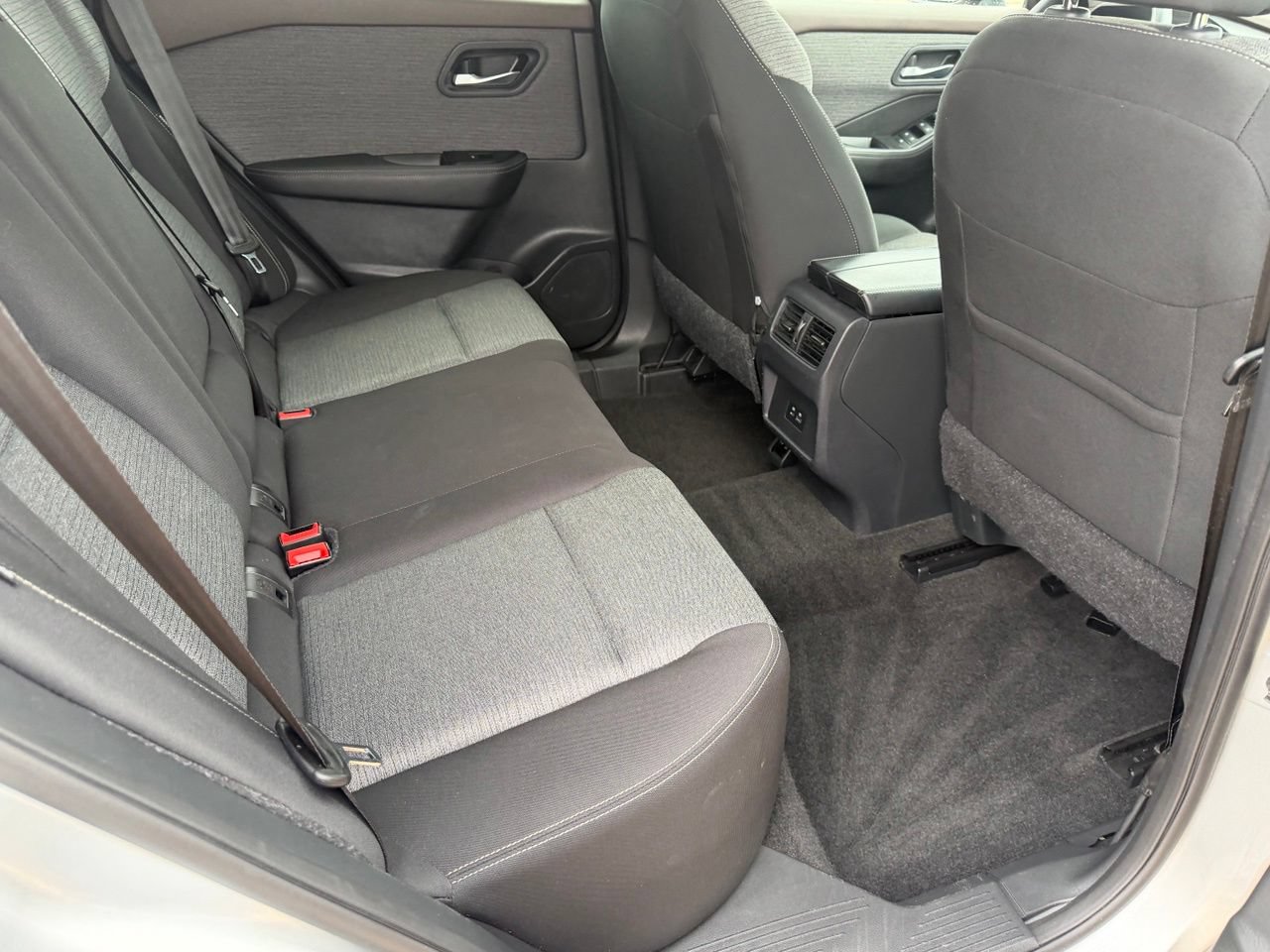 Used 2023 Nissan Rogue SV FWD image 34